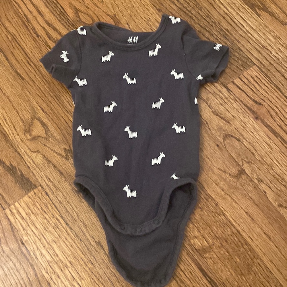 H&M onesie zebra print 2-4 months